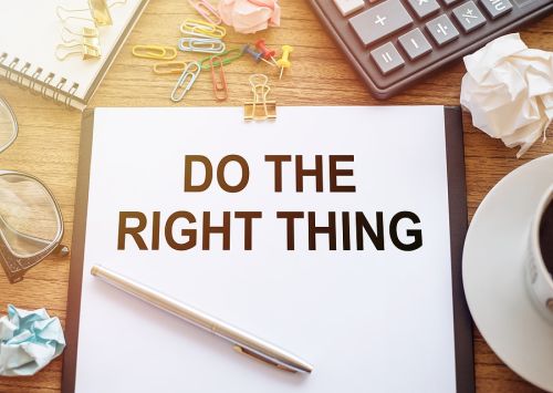 The phrase Do The Right Thing typed on a paper on office table. A reminder to make the right choices in your estate plan.